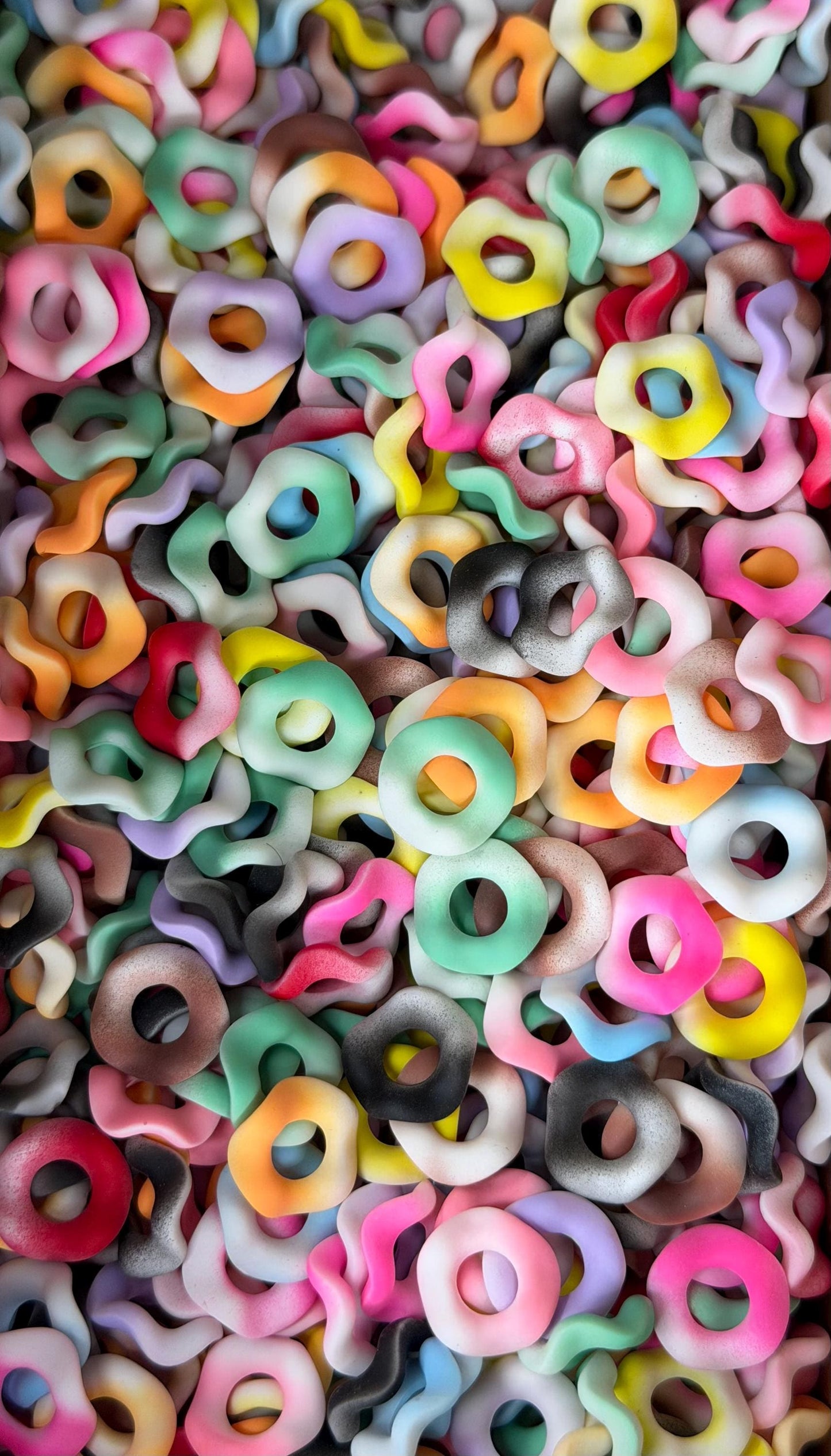 16mm Matte Ombre Wavy Spacers Random Color (20 Pack)