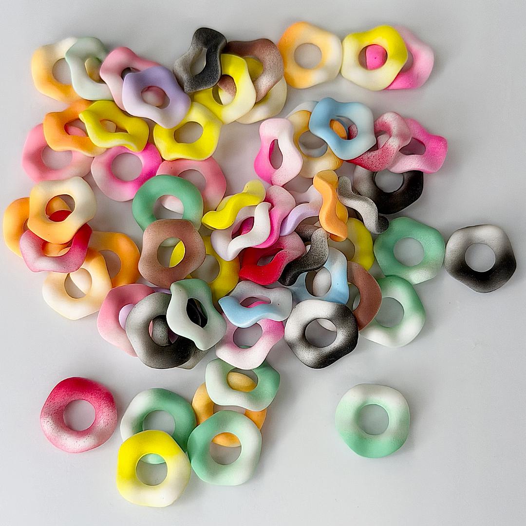 16mm Matte Ombre Wavy Spacers Random Color (20 Pack)